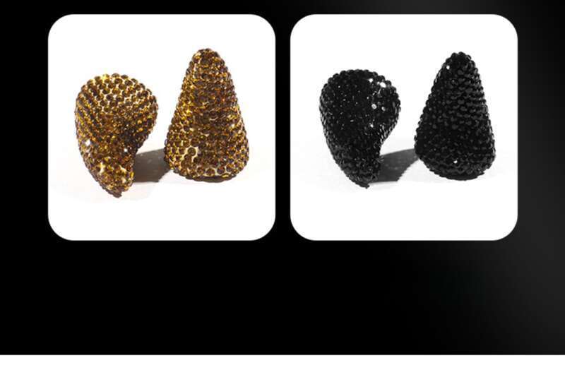 Internet Celebrity Interior Diamond Studded Small Horn Steering Wheel Instrument Panel Little Devil Ornament Creative_autovado.com